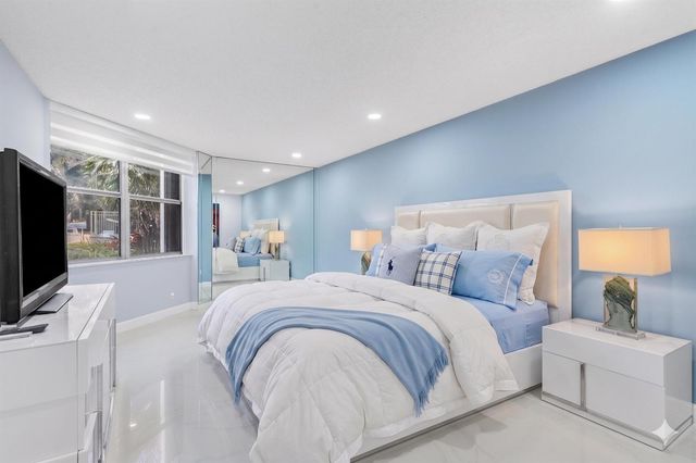 5200 N Ocean Drive 102, Singer Island, FL 33404
