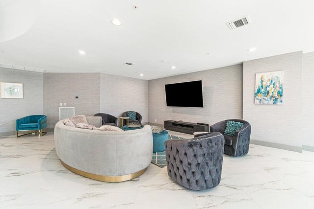 5200 N Ocean Drive 102, Singer Island, FL 33404