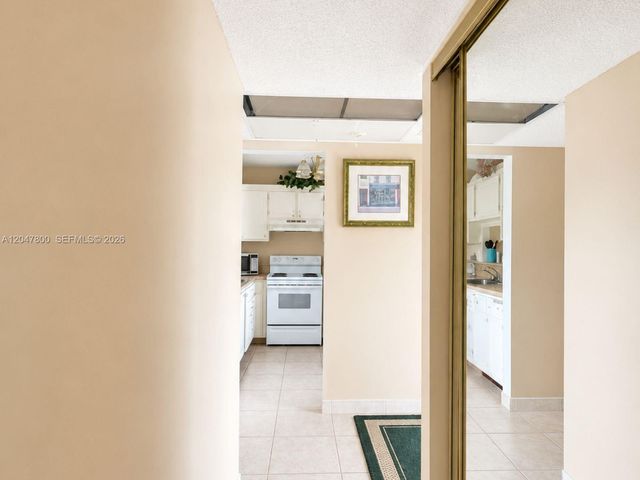 4700 NW 35th St 411, Lauderdale Lakes, FL 33319