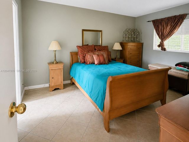 4700 NW 35th St 411, Lauderdale Lakes, FL 33319