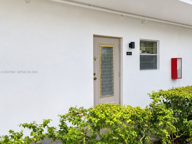 4700 NW 35th St 411, Lauderdale Lakes, FL 33319