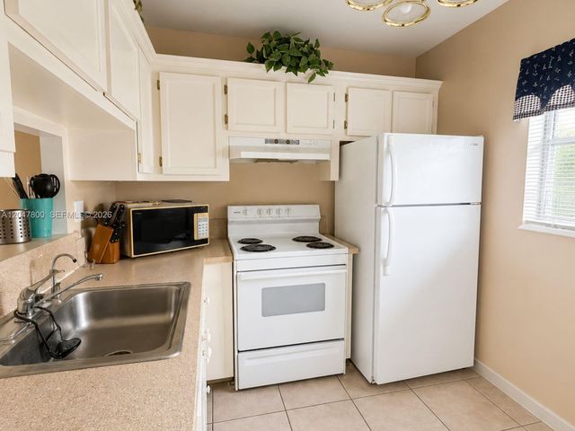 4700 NW 35th St 411, Lauderdale Lakes, FL 33319