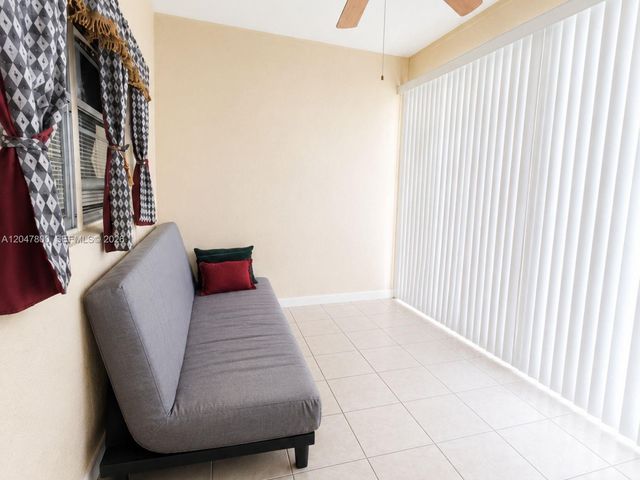 4700 NW 35th St 411, Lauderdale Lakes, FL 33319