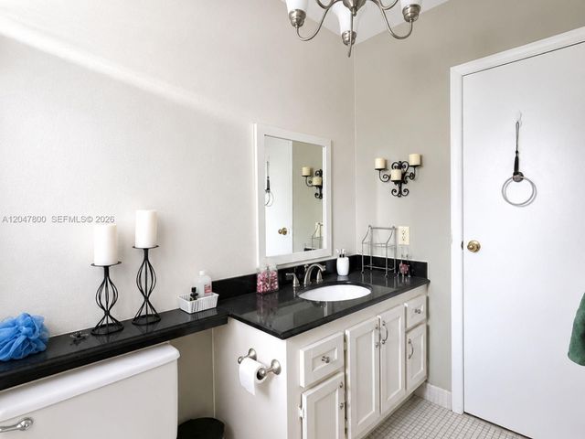 4700 NW 35th St 411, Lauderdale Lakes, FL 33319