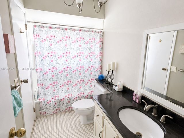 4700 NW 35th St 411, Lauderdale Lakes, FL 33319