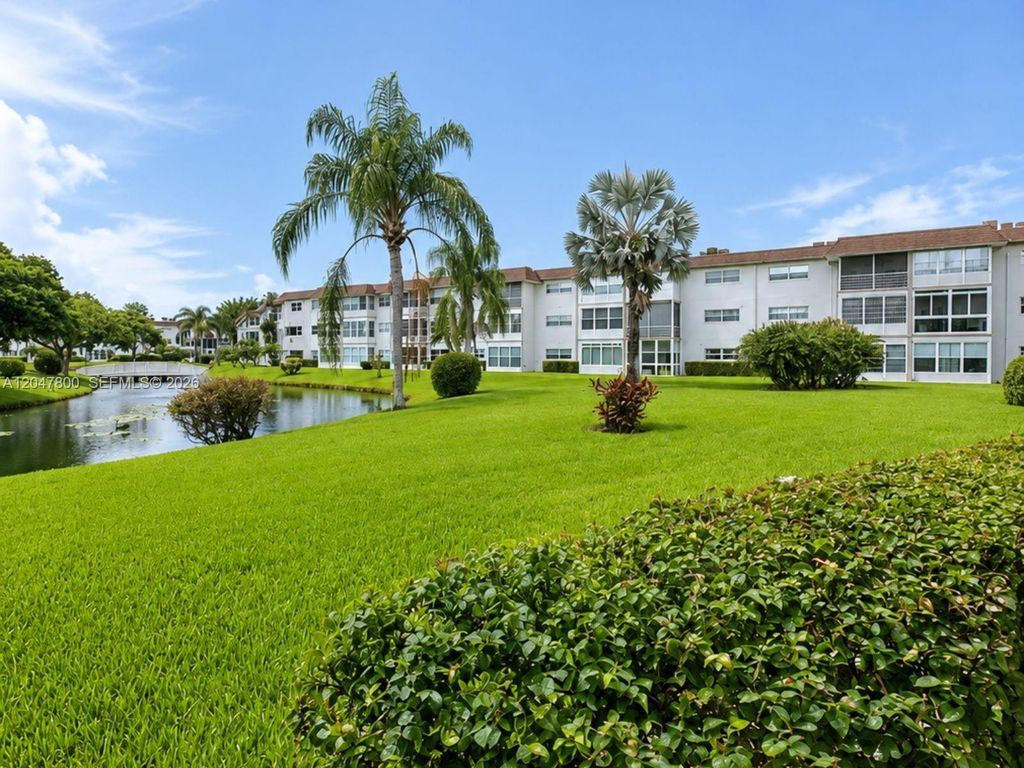 4700 NW 35th St 411, Lauderdale Lakes, FL 33319