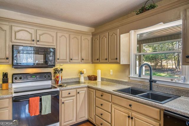 80 Pine Grove Drive, Blue Ridge, GA 30513