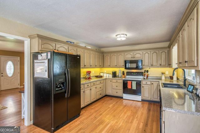 80 Pine Grove Drive, Blue Ridge, GA 30513