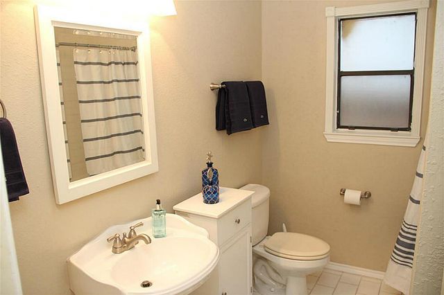 1220 Ashland Street, Houston, TX 77008