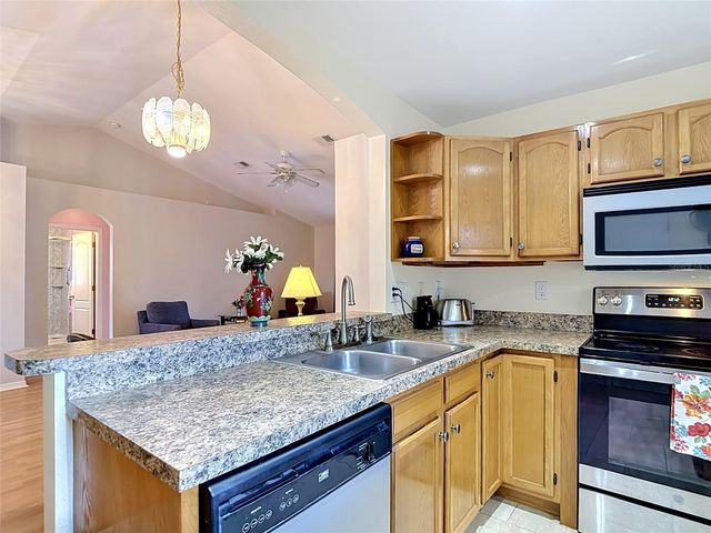39033 6TH AVE, Zephyrhills, FL 33542