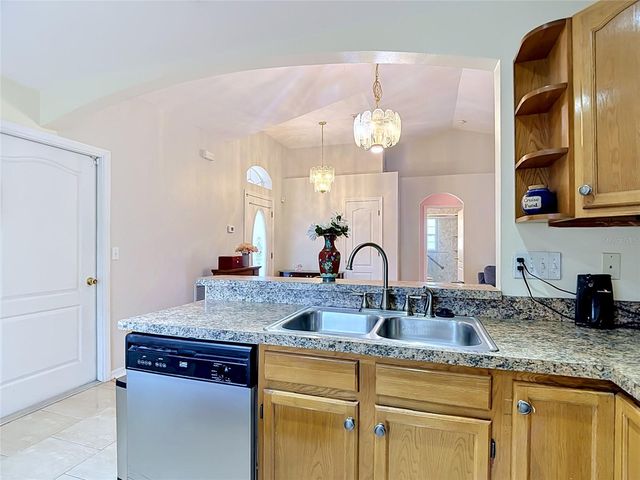 39033 6TH AVE, Zephyrhills, FL 33542