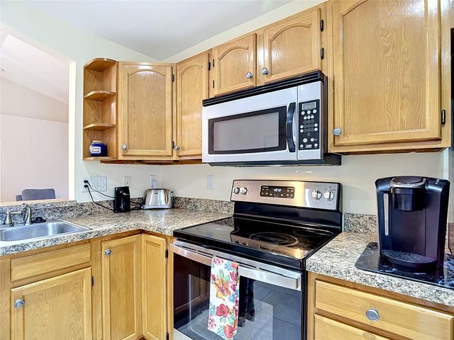 39033 6TH AVE, Zephyrhills, FL 33542