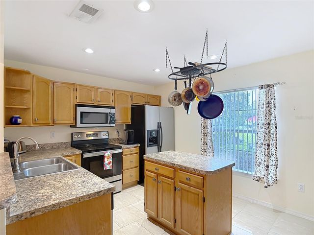 39033 6TH AVE, Zephyrhills, FL 33542