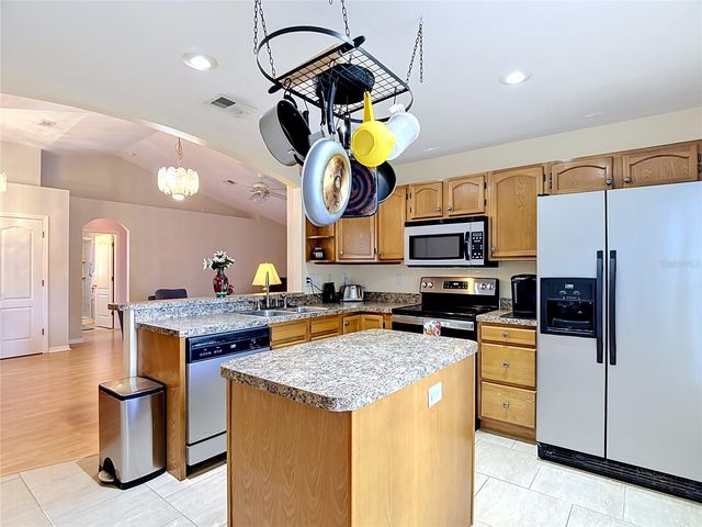 39033 6TH AVE, Zephyrhills, FL 33542