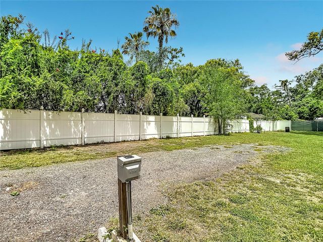 39033 6TH AVE, Zephyrhills, FL 33542