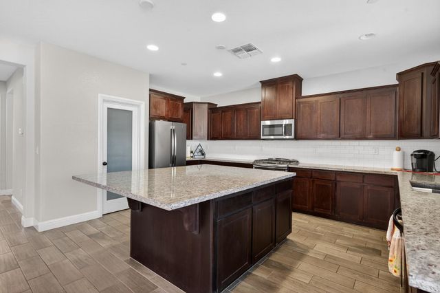 3510 Edington Dr, Rancho Cordova, CA 95742