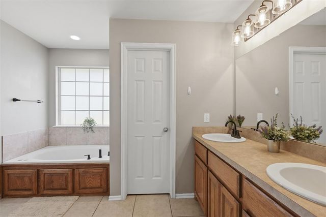 1700 Sandpiper Drive, Blanchard, OK 73010