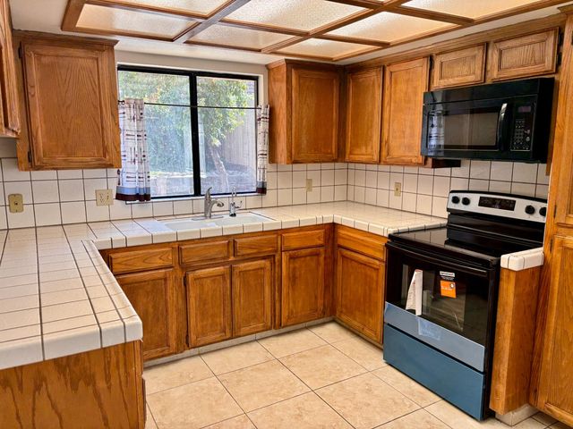 1647 E Serena Avenue, Fresno, CA 93720