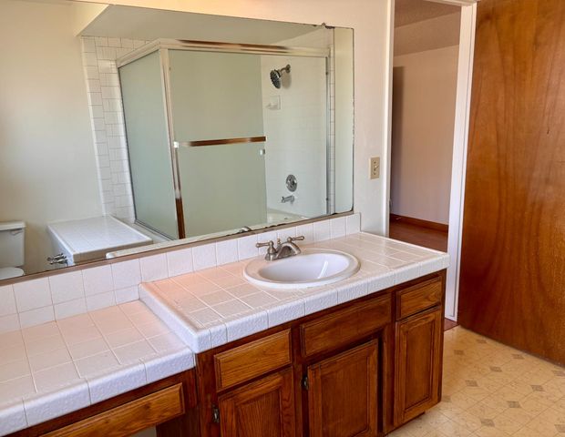 1647 E Serena Avenue, Fresno, CA 93720