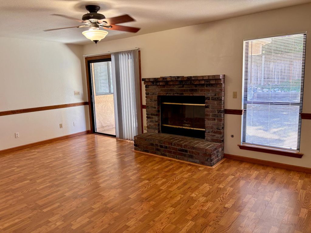 Image 4 of property listing at 1647 E Serena Avenue, Fresno, CA 93720