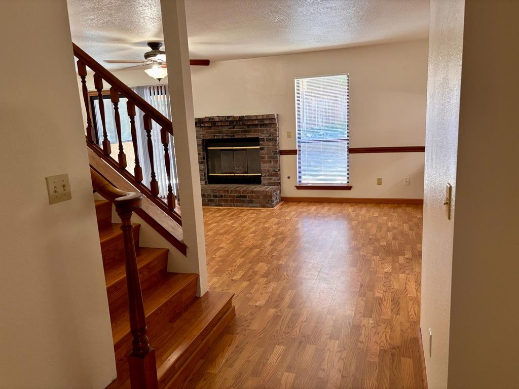 Image 6 of property listing at 1647 E Serena Avenue, Fresno, CA 93720