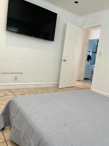 6431 Hayes St, Hollywood, FL 33024