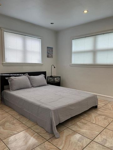6431 Hayes St, Hollywood, FL 33024