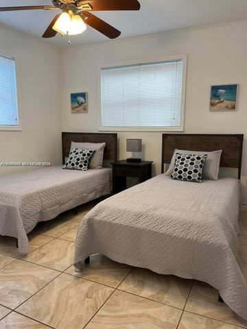 6431 Hayes St, Hollywood, FL 33024