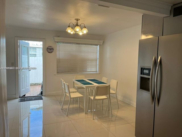 6431 Hayes St, Hollywood, FL 33024