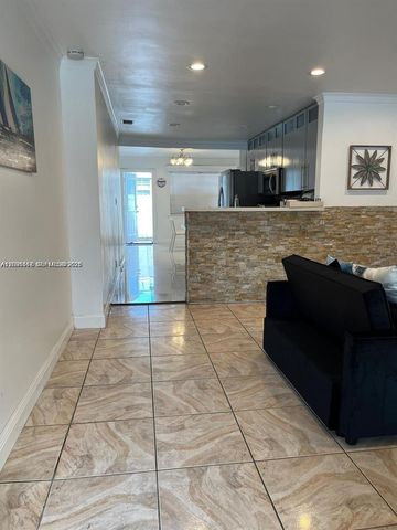 6431 Hayes St, Hollywood, FL 33024