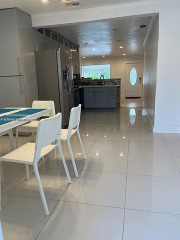 6431 Hayes St, Hollywood, FL 33024