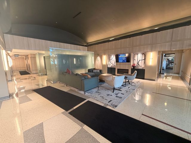 933 W Van Buren Street 302, Chicago, IL 60607