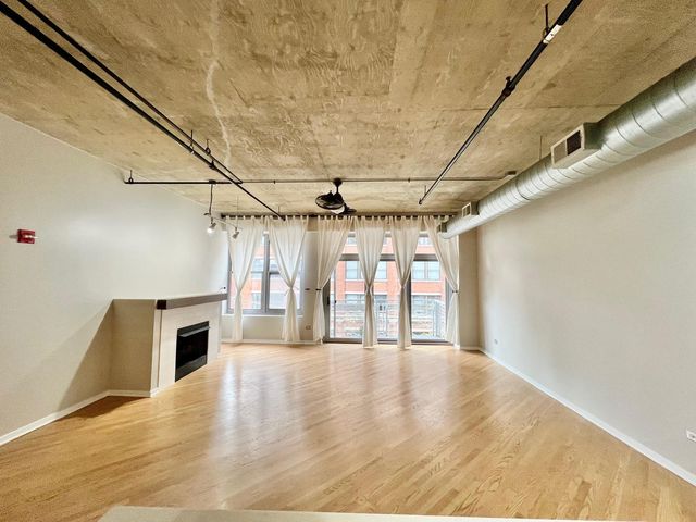 933 W Van Buren Street 302, Chicago, IL 60607