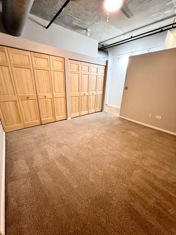 933 W Van Buren Street 302, Chicago, IL 60607