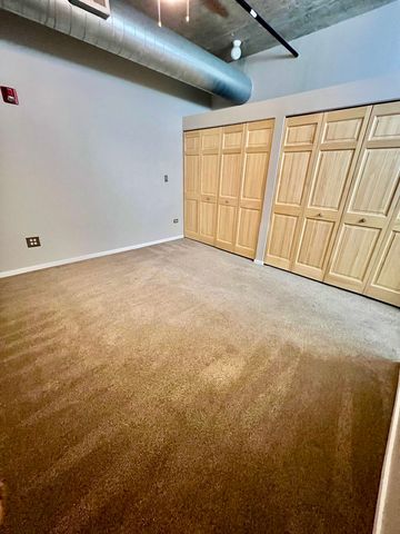 933 W Van Buren Street 302, Chicago, IL 60607