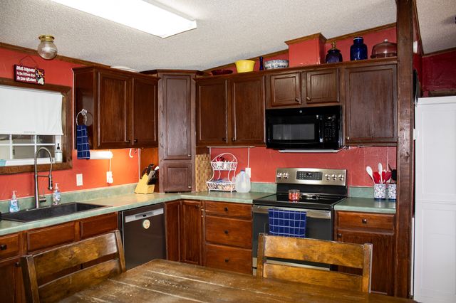 226 Happy Trail Court, Rhome, TX 76078