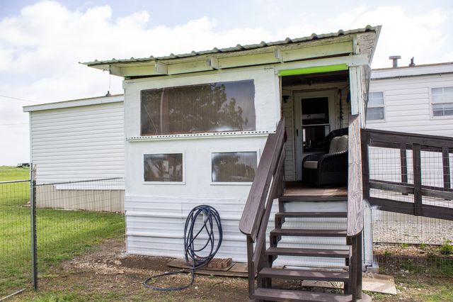 226 Happy Trail Court, Rhome, TX 76078