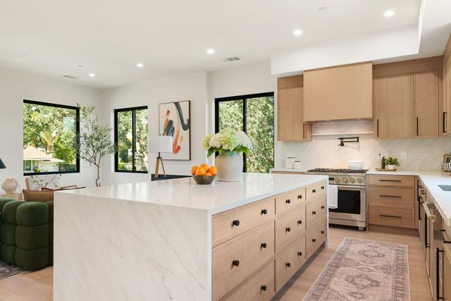 401 East St, Roseville, CA 95678