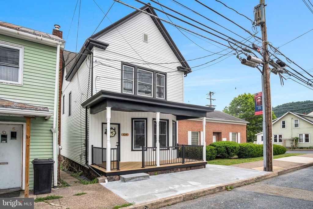 104 N HIGH ST, Duncannon, PA 17020