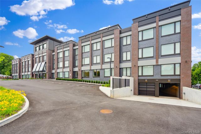 218 Middle Neck Road 211, Great Neck, NY 11021