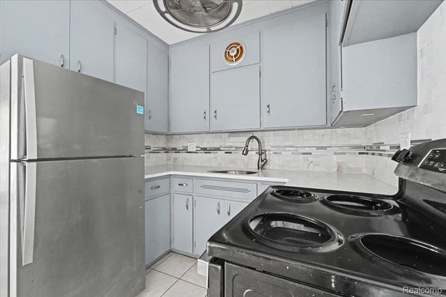 8300 E Jefferson Avenue 107, Detroit, MI 48214
