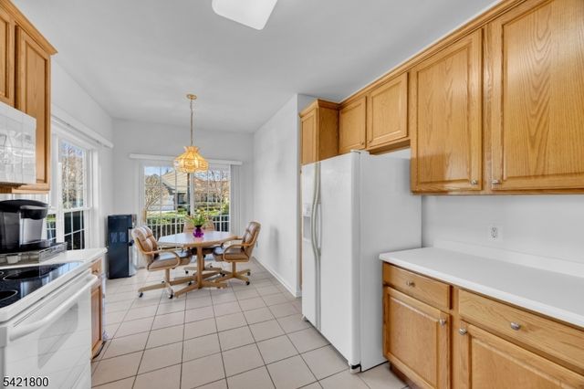 180 Stone Manor Dr, Franklin Twp., NJ 08873