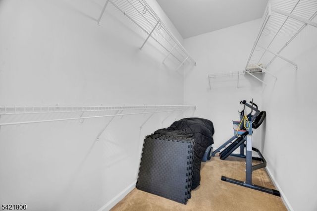180 Stone Manor Dr, Franklin Twp., NJ 08873