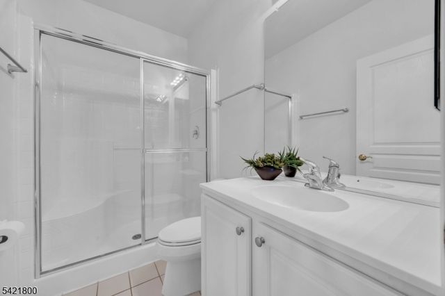 180 Stone Manor Dr, Franklin Twp., NJ 08873