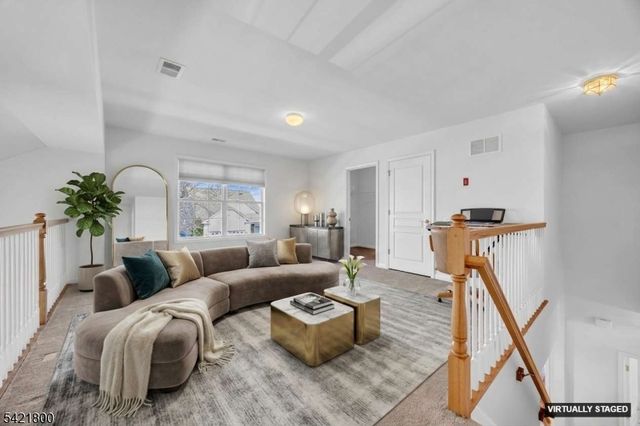 180 Stone Manor Dr, Franklin Twp., NJ 08873