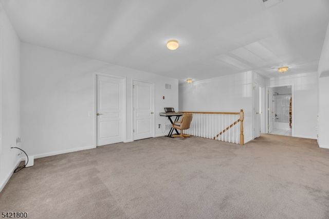 180 Stone Manor Dr, Franklin Twp., NJ 08873