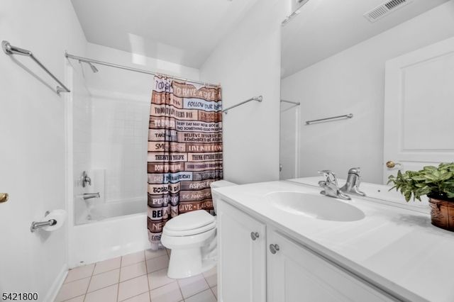 180 Stone Manor Dr, Franklin Twp., NJ 08873
