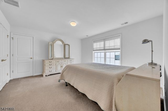 180 Stone Manor Dr, Franklin Twp., NJ 08873