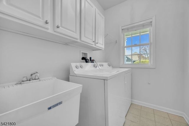 180 Stone Manor Dr, Franklin Twp., NJ 08873