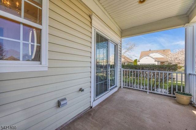 180 Stone Manor Dr, Franklin Twp., NJ 08873